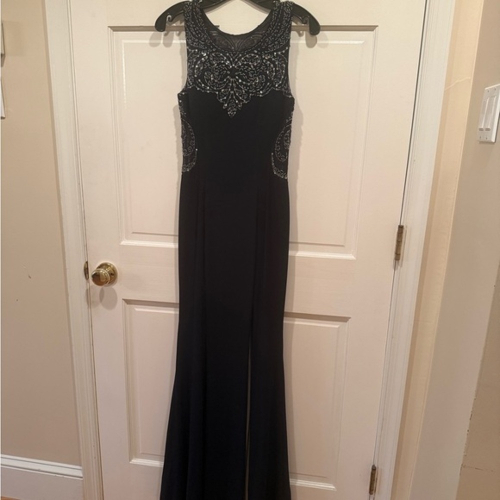 BETSY & ADAM NAVY BLUE EVENING GOWN SIZE 4 / SILVER LINING